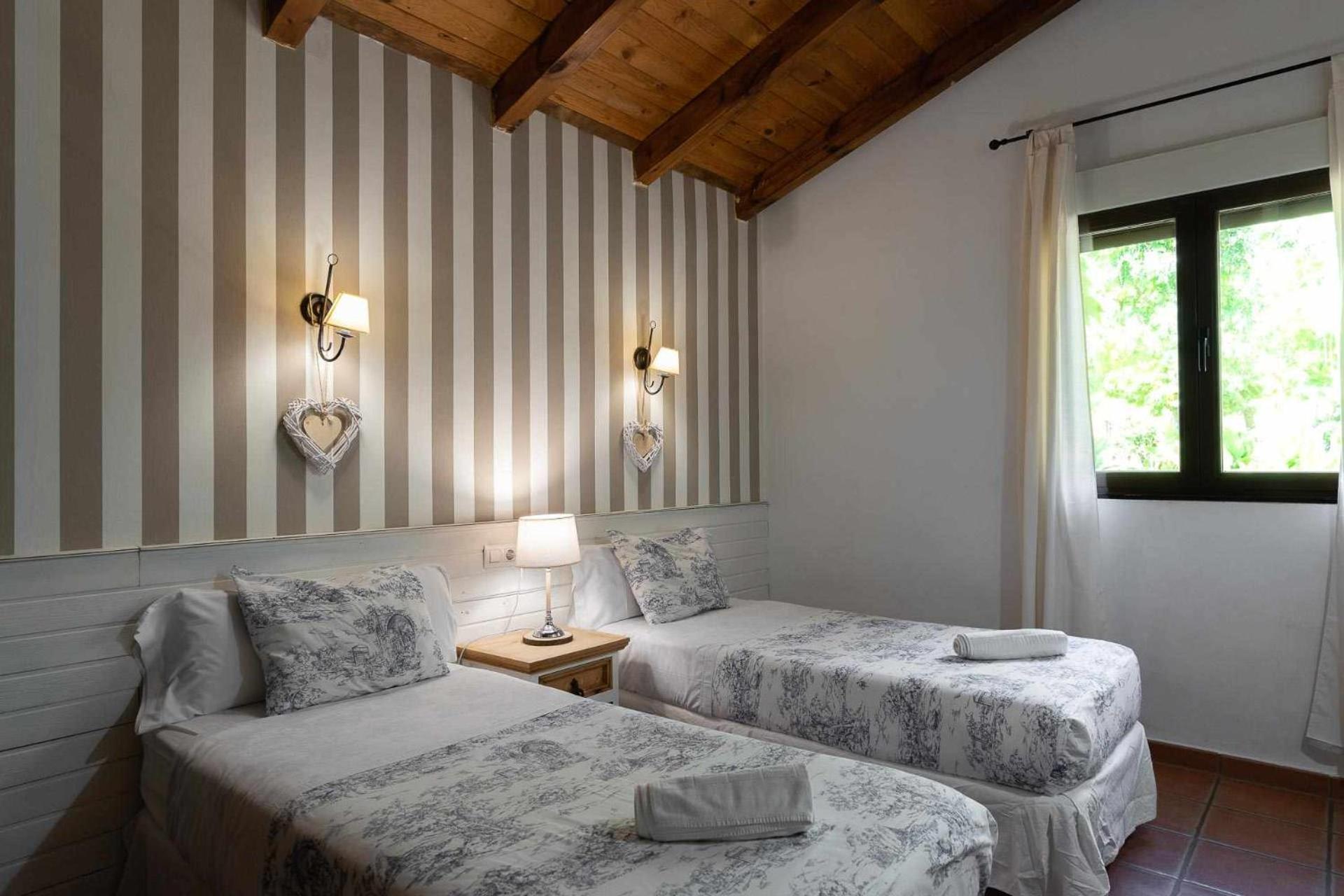 El Manantial Del Fresno Casas Rurales En Hervas Room photo